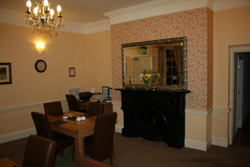 Hotel The Trewythen Llanidloes Esterno foto